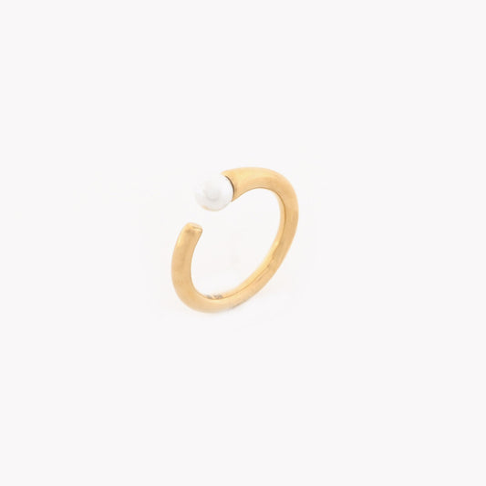 Open steel ring with pearl