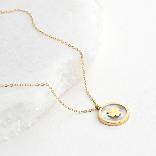 Steel necklace with shamrock and mother of pearl