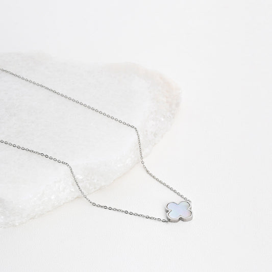 Steel necklace with shamrock and mother of pearl