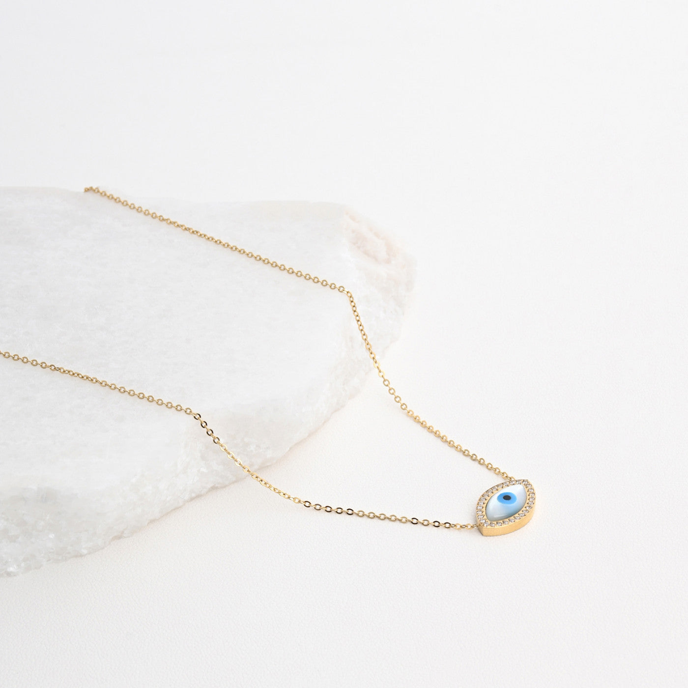 Steel necklace with mother of pearl eye