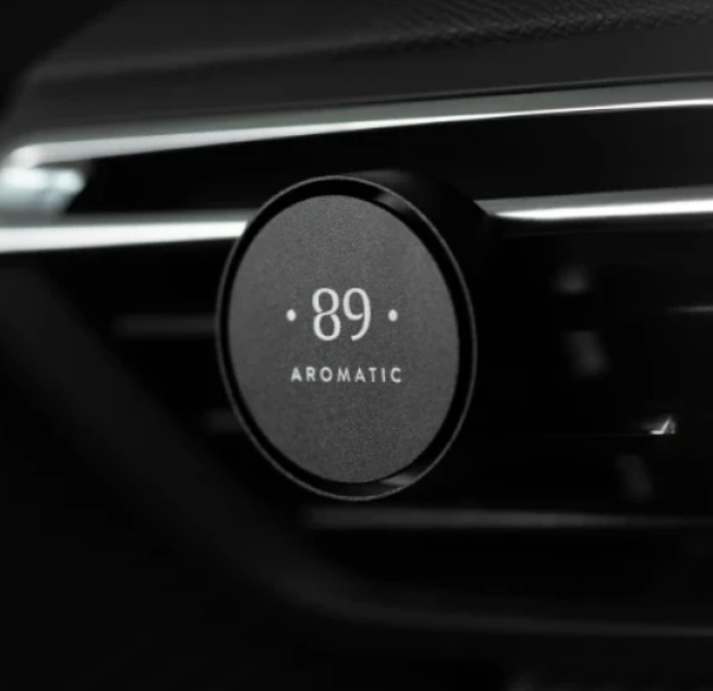 Clipe de Ventilação Purificador de Ar para Carro Premium Fragrância Contínua Design Elegante | AROMATIC•89• | Exclusivo Portugal