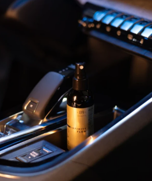 Spray Limpador de Painel Perfumado Premium para Carro 3 em 1 Brilho e Proteção | AROMATIC•89• | Exclusivo Portugal