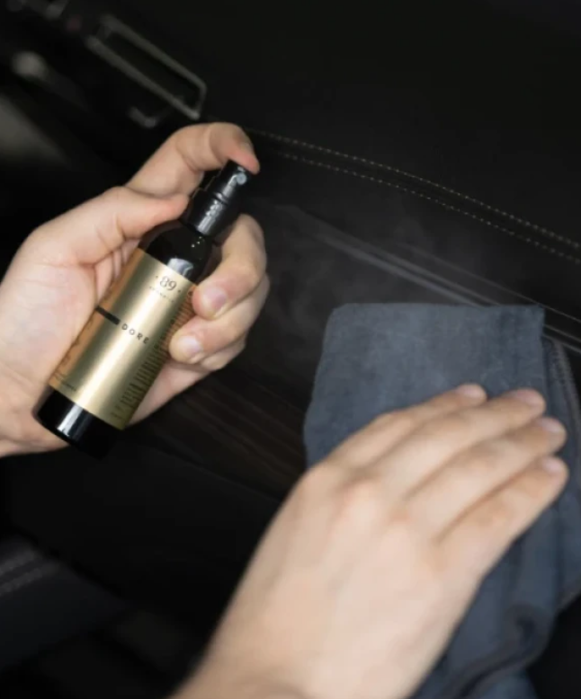 Spray Limpa Painel Carro AROMATIC•89• | 3 em 1 Brilho Proteção UV Fragrância