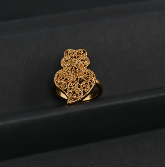 Anel Coração de Viana com Flor | Aço Inoxidável Dourado | Alma de Portugal