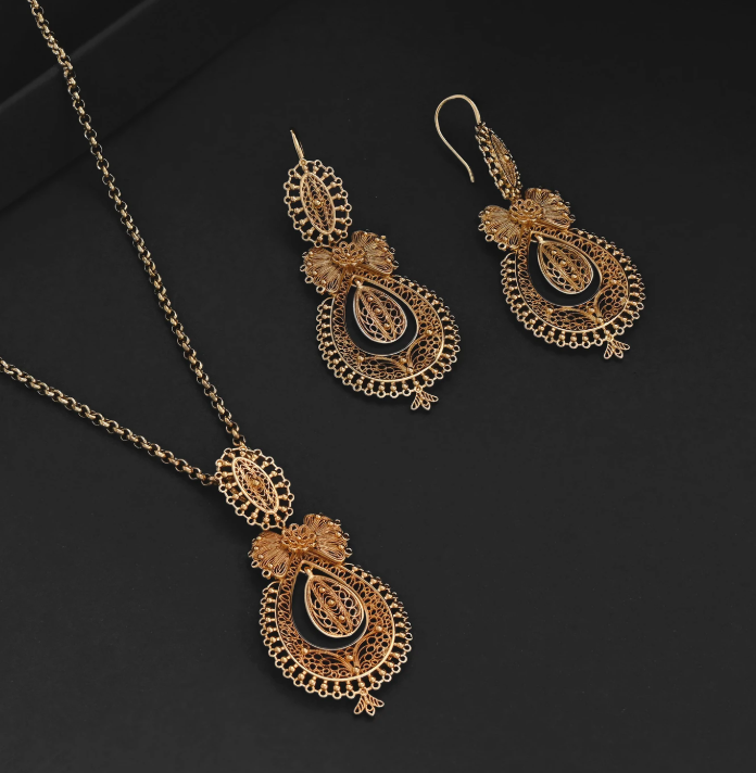 Brincos Princesa | Aço Inoxidável Dourado | Alma de Portugal