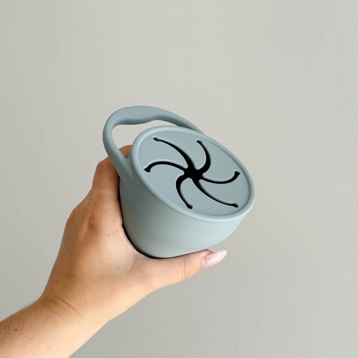 Copo de Snacks Antiderrame em Silicone com Tampa – Blue | MAVIE