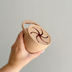 Copo de Snacks Antiderrame em Silicone com Tampa – Mustard | MAVIE
