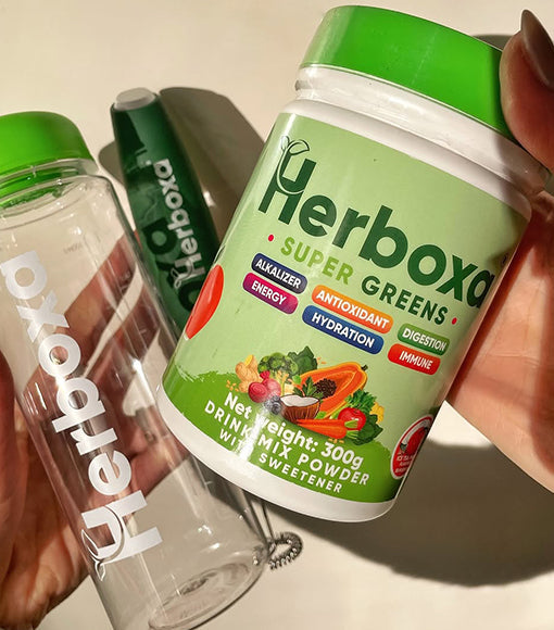 Super Greens Herboxa – bebida verde preparada com água