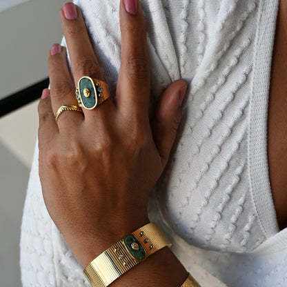 Rigid steel bracelet with eye texture 