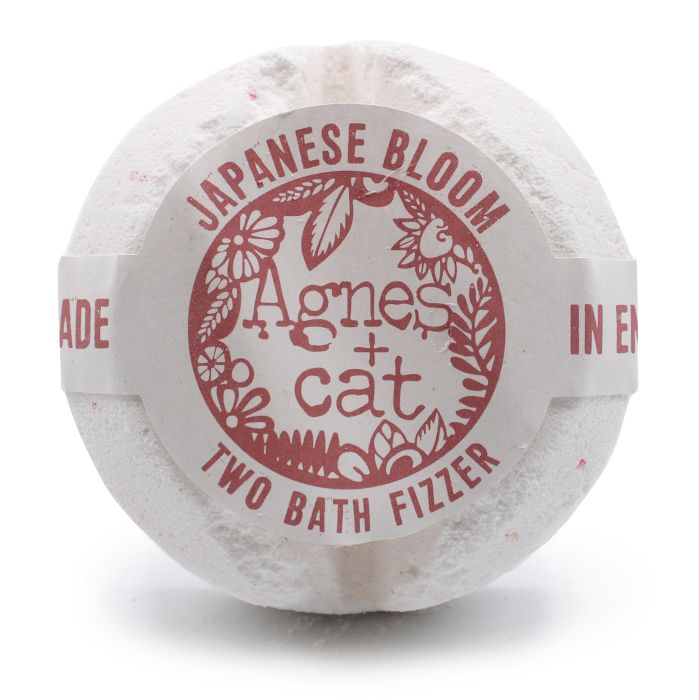 Caixa de Oferta – Vela Café e Noz + 2 Bombas de Banho (Peónias e Flor do Japão) | Agnes + Cat
