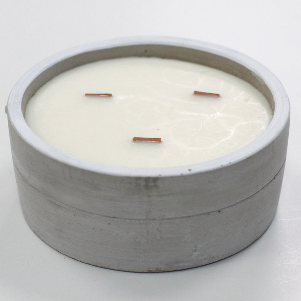 Vela de Soja em Cimento Grande – Patchouli e Âmbar Escuro com Pavio de Madeira | Ancient Wisdom
