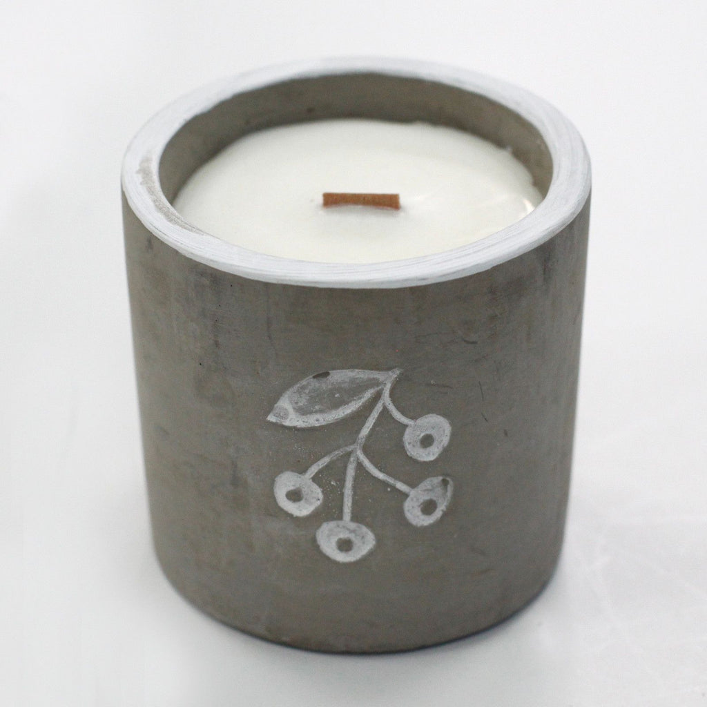 Vela de Soja em Cimento Média – Design Berrys – Zimbro e Gin Doce com Pavio de Madeira | Ancient Wisdom