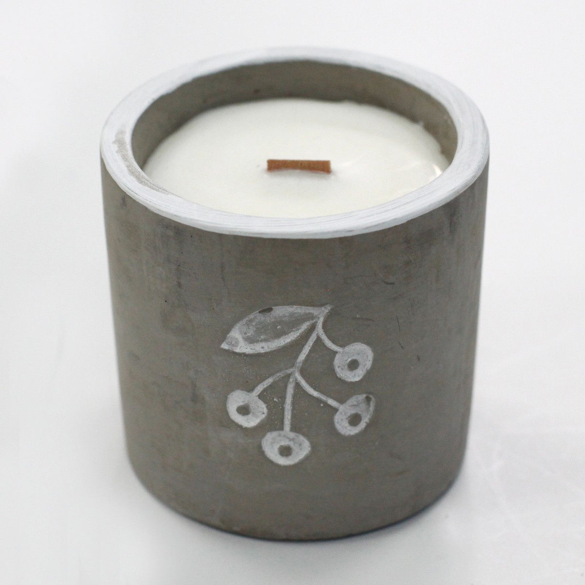 Vela de Soja em Cimento Média – Design Berrys – Zimbro e Gin Doce com Pavio de Madeira | Ancient Wisdom