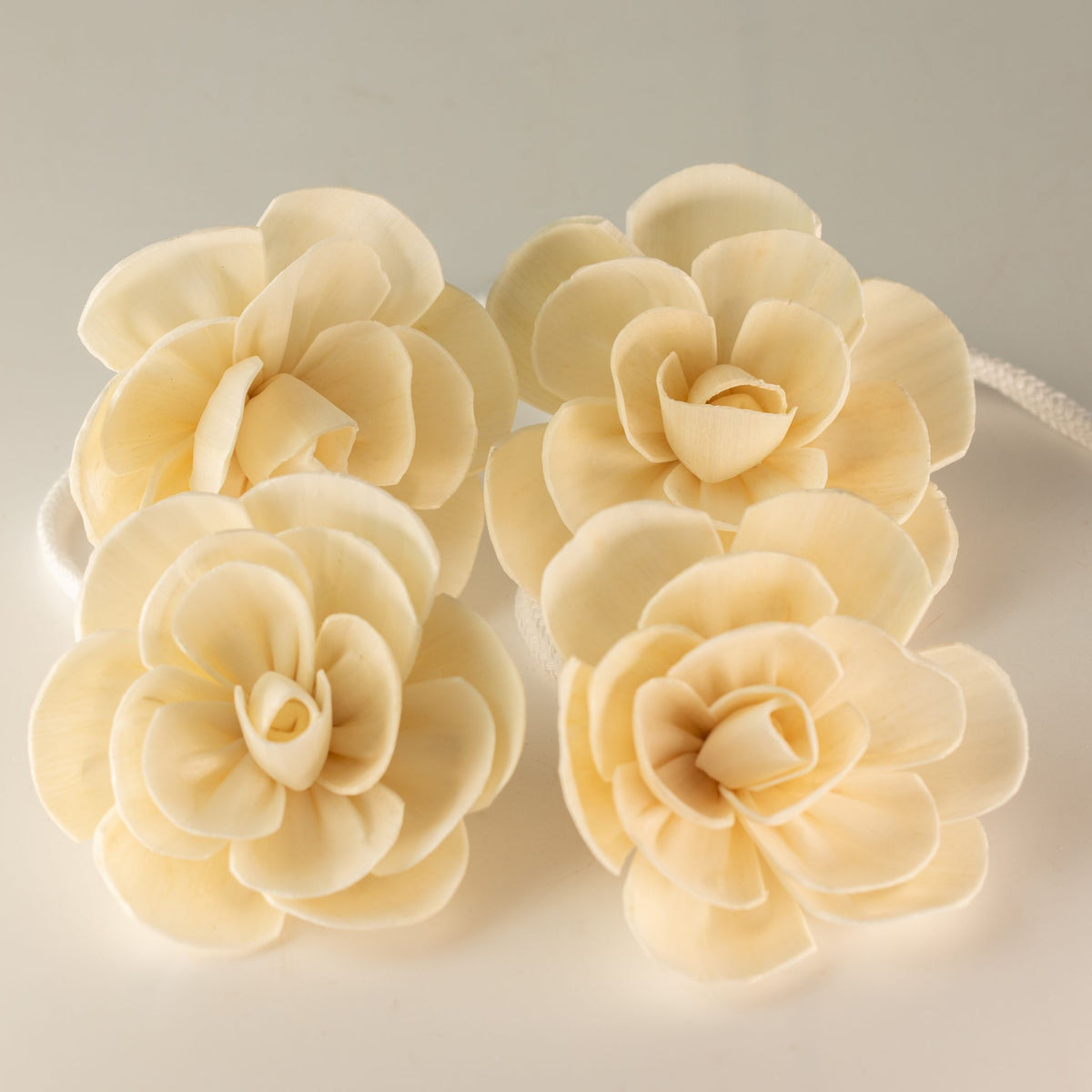 Flor para Difusor em Madeira de Sola – Lótus Pequeno com Cordão | Ancient Wisdom