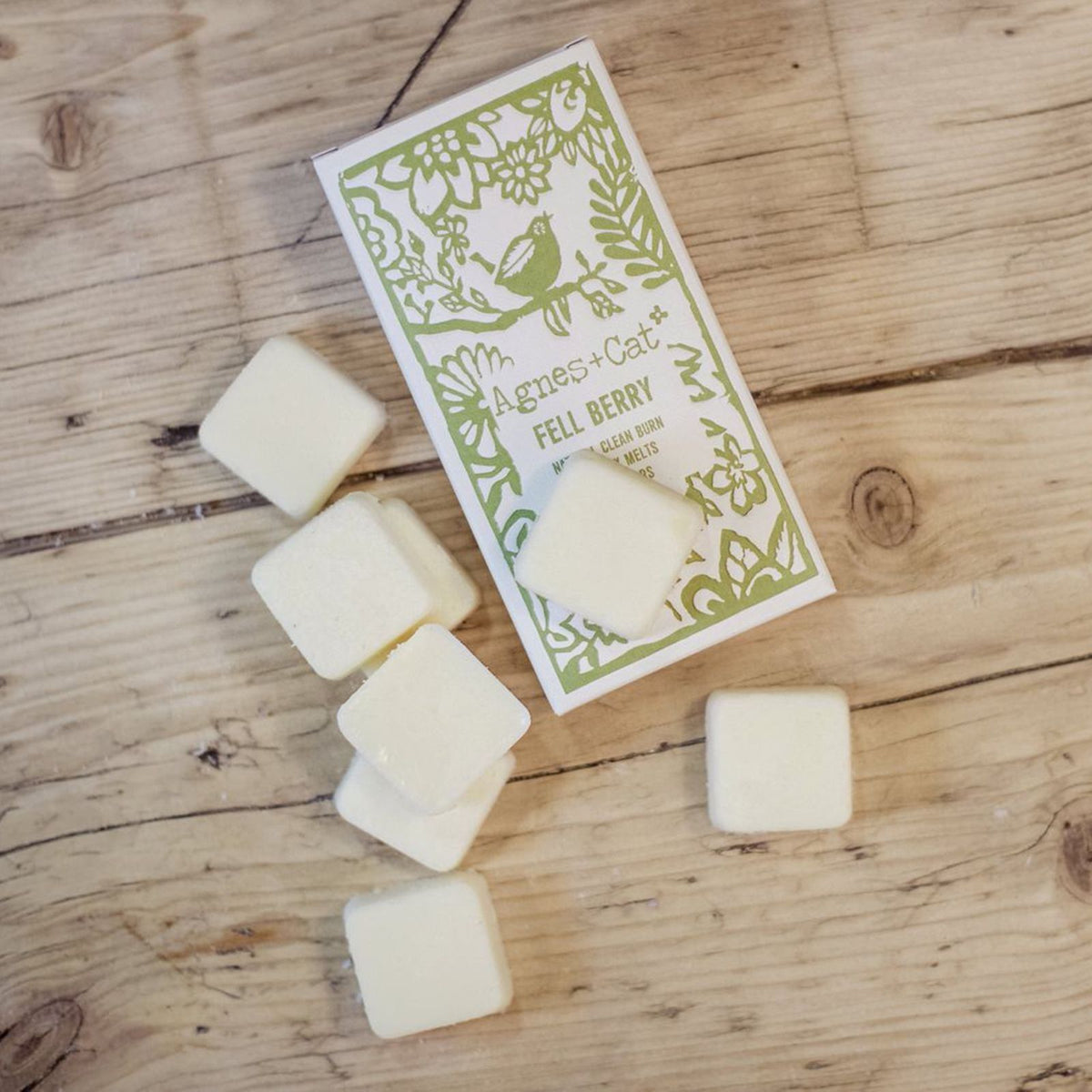 Caixa de 8 Ceras Perfumadas de Soja – Frutos Silvestres (Fell Berry) | Agnes + Cat