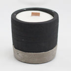 Vela de Soja em Pote Preto de Cimento – Brandy Butter com Pavio de Madeira | Ancient Wisdom