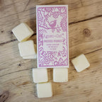 Caixa de 8 Ceras Perfumadas de Soja – Peónias (Pressed Peonies) | Agnes + Cat