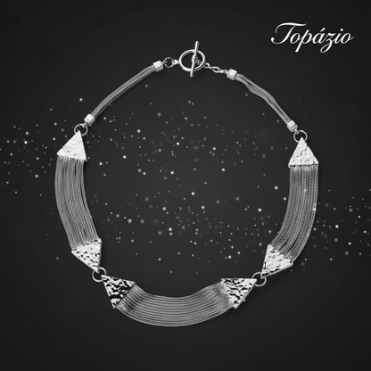 Banner Topázio - Colar Triângulo Prata Feminino Elegante