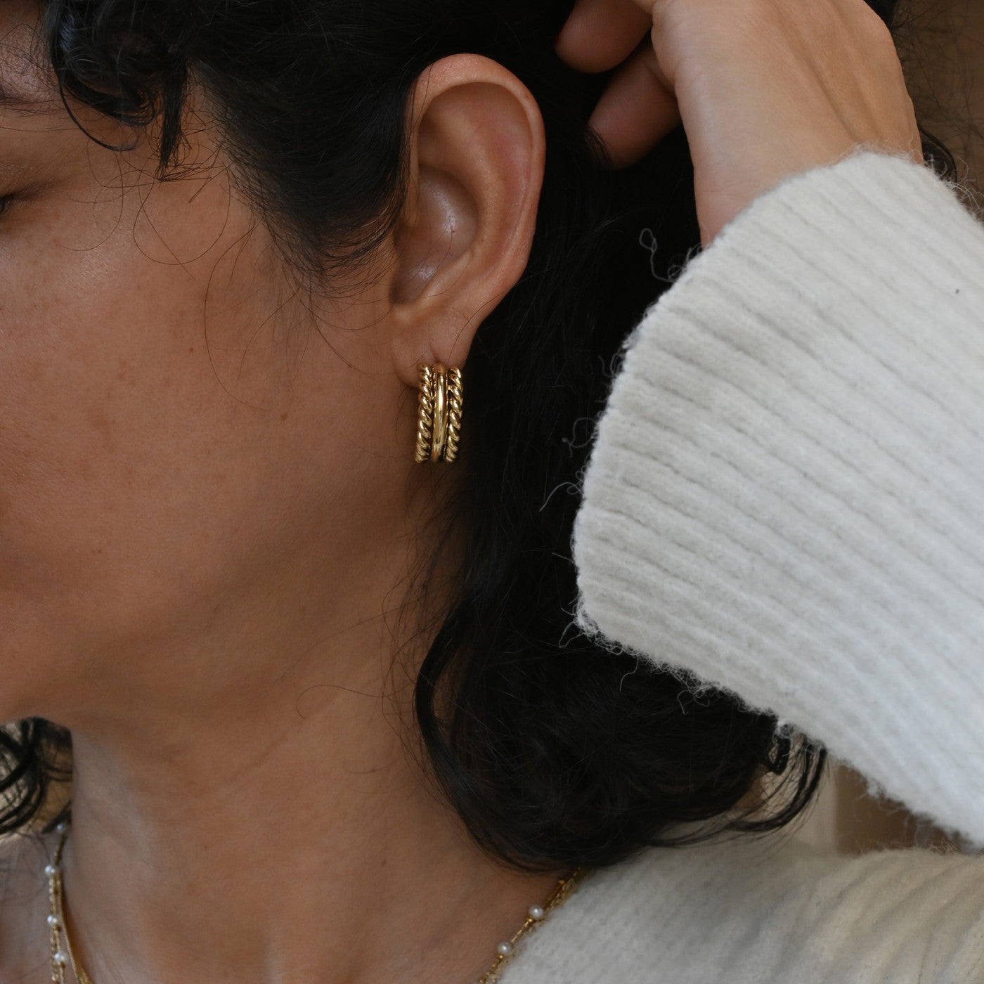 Twisted hoop earrings 