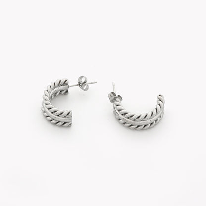 Twisted hoop earrings 
