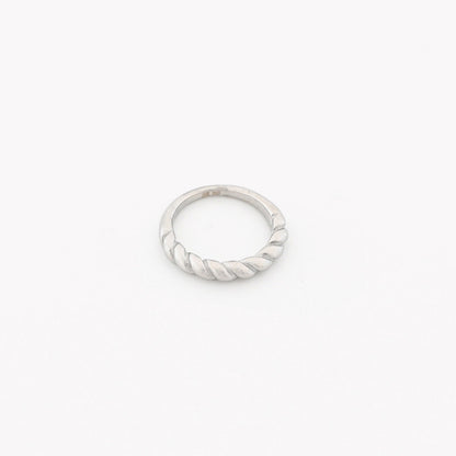 Twisted effect steel ring