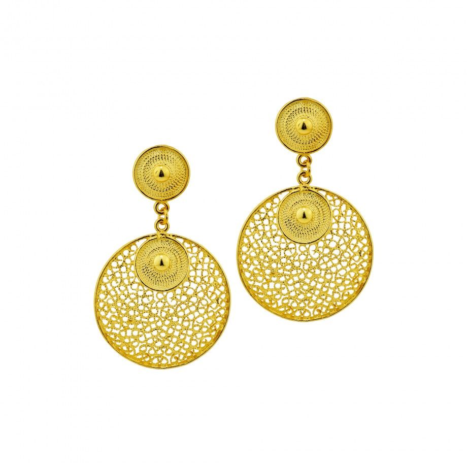 brincos de filigrana dourados Carmo Joalheiros par pendente redondo com disco vazado e acabamento polido para looks formais