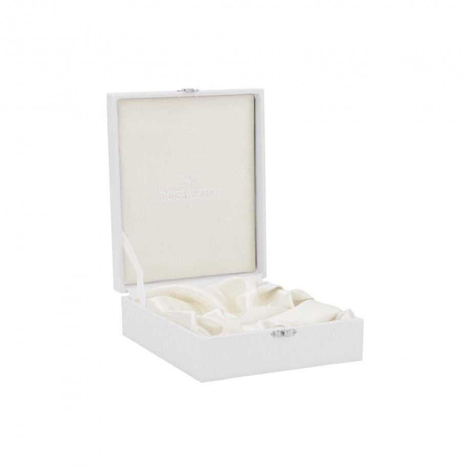 estojo para concha batismal Topázio 1874 joalharia estojo branco com interior em cetim creme e fecho prateado