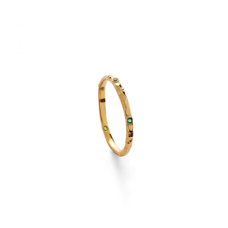 Topazio 1874 anel feminino dourado fino martelado com pequenas pedras verdes