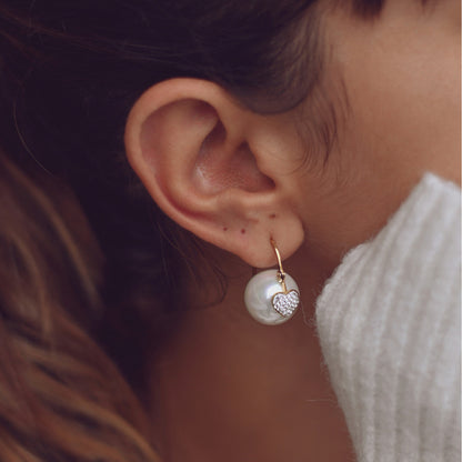 Brincos aço e Pérolas brancas com coração - Terra de Estrelas