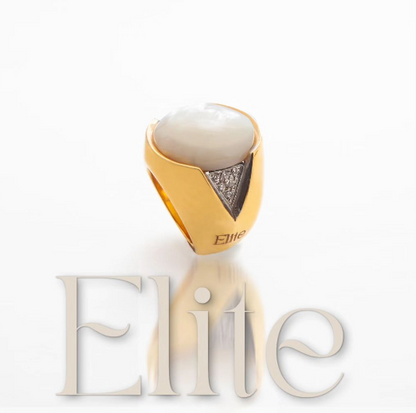 Anel madrepérola feminino ELITE em ouro amarelo com pedra oval central e detalhes em diamante