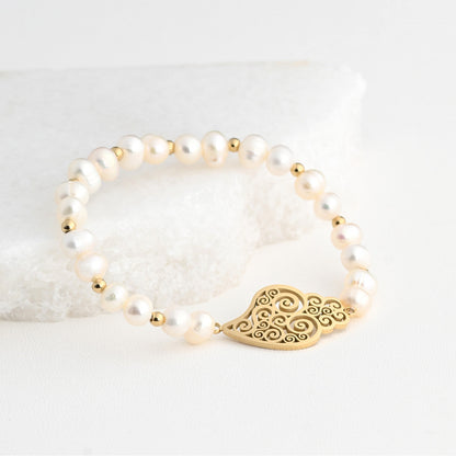 Pulseira de pérolas com coração de Viana em ouro com contas douradas e pérolas naturais por Carmo Joalheiros