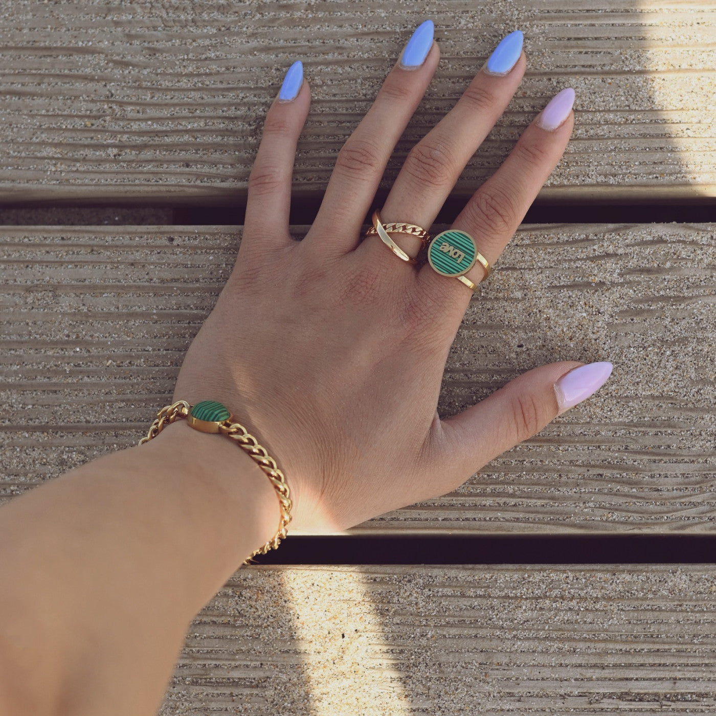 Anel em aço love pedra malaquite - Terra de Estrelas