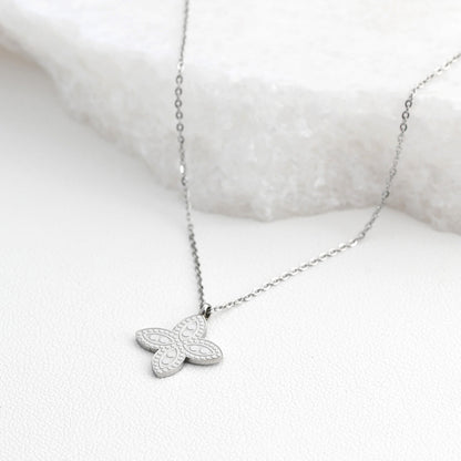 Steel necklace with flower 