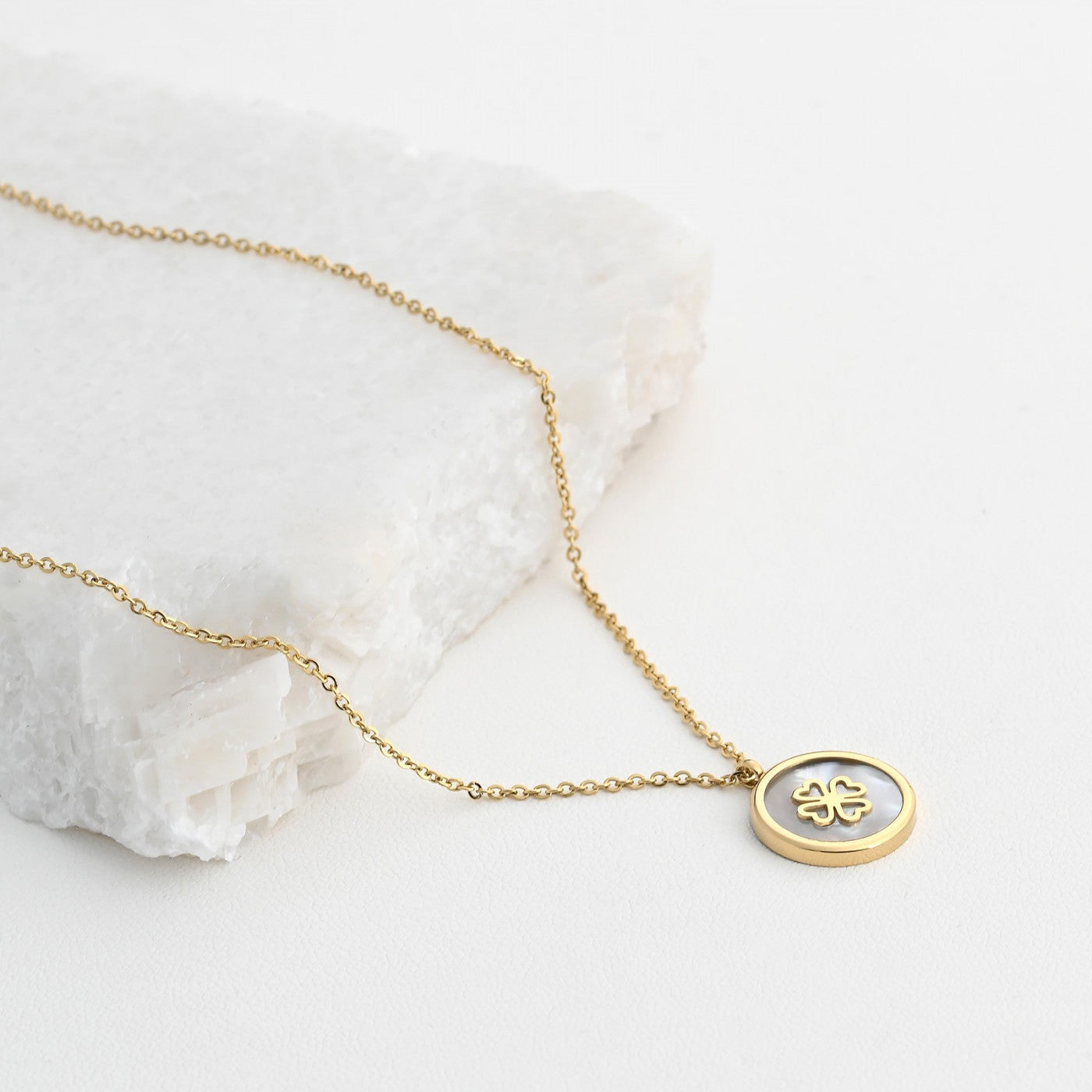 Steel necklace with mother of pearl and shamrock 