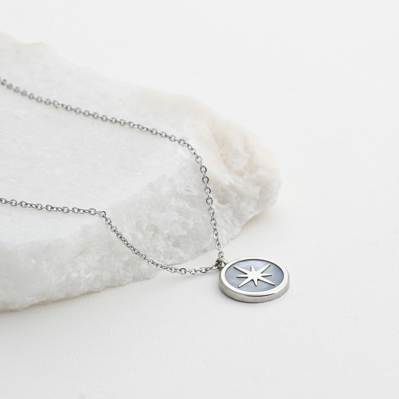 Steel necklace with mother of pearl and a star. 