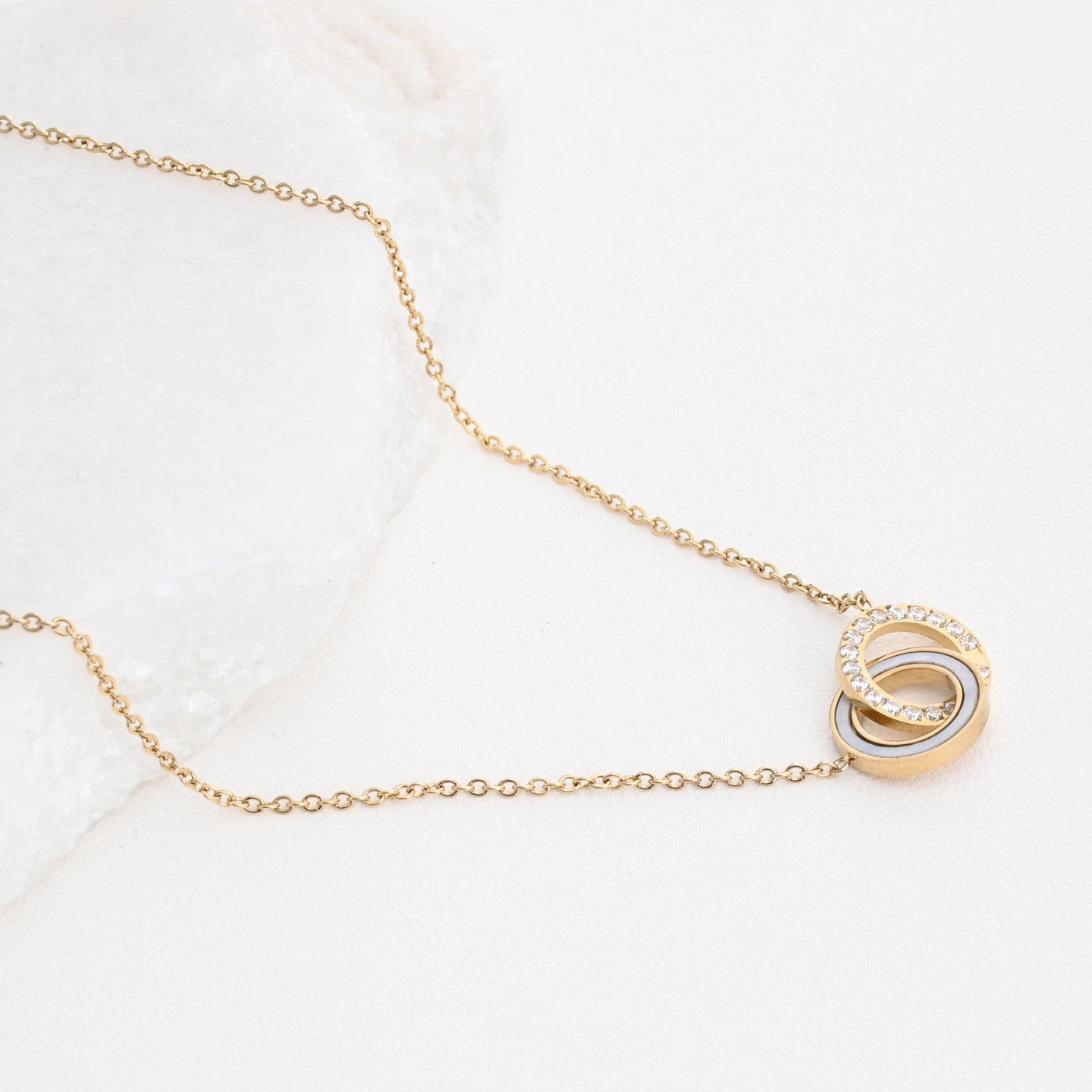 Interlaced circle steel necklace 