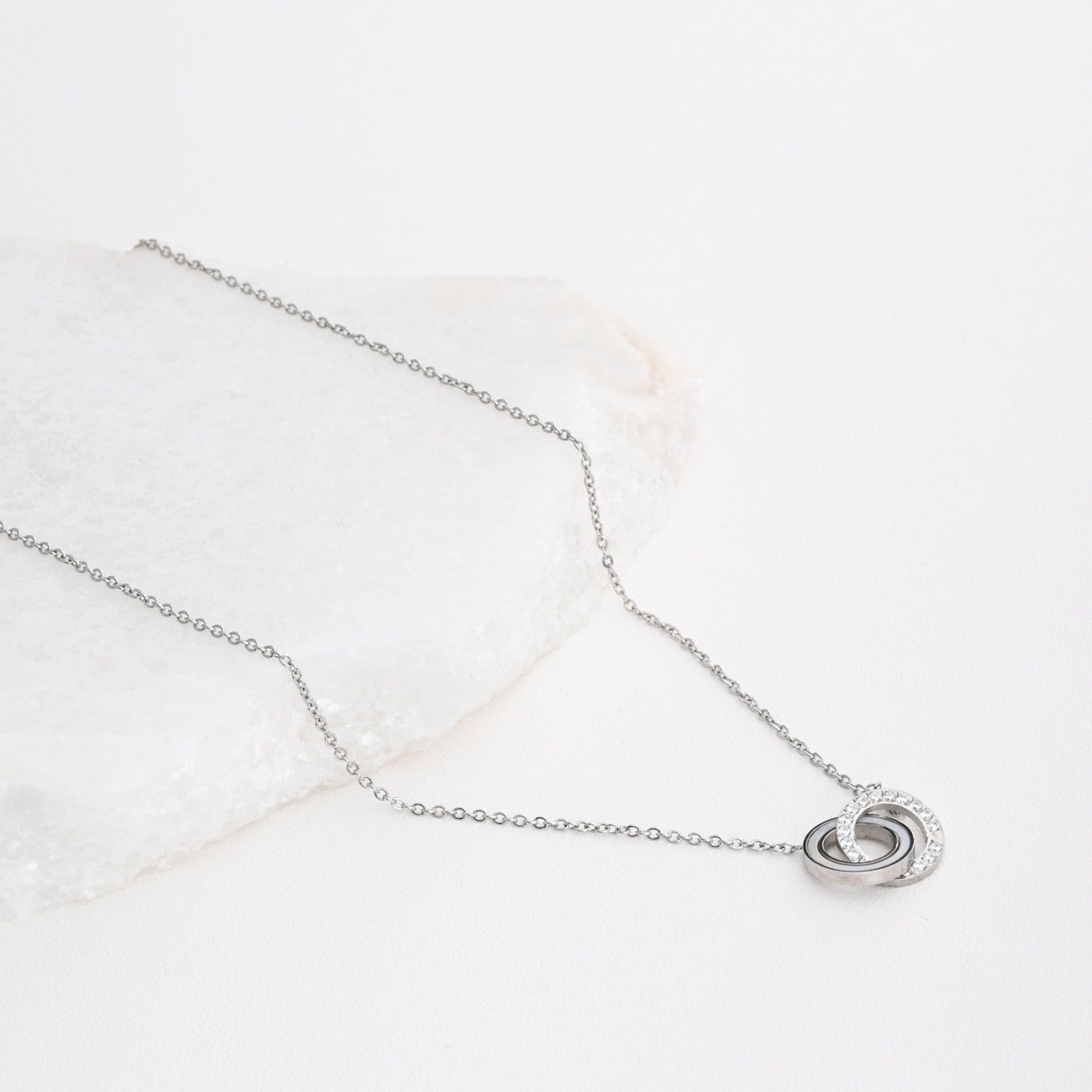 Interlaced circle steel necklace 