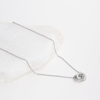 Interlaced circle steel necklace 