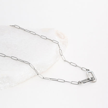 Steel necklace with intertwined links 