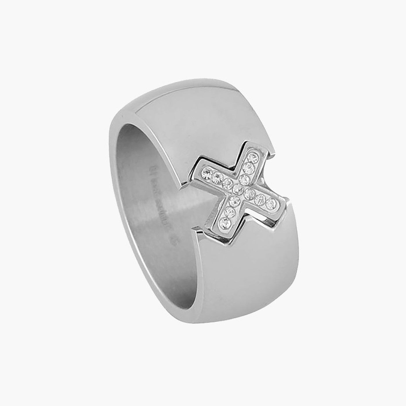 anel largo em aço com zircônias da Carmo Joalheiros com cruz central cravejada e acabamento polido
