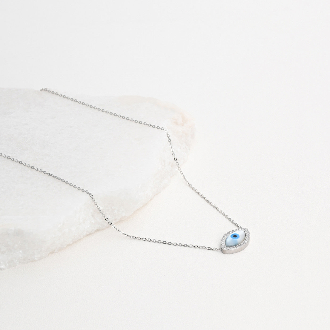 Steel necklace with mother of pearl eye