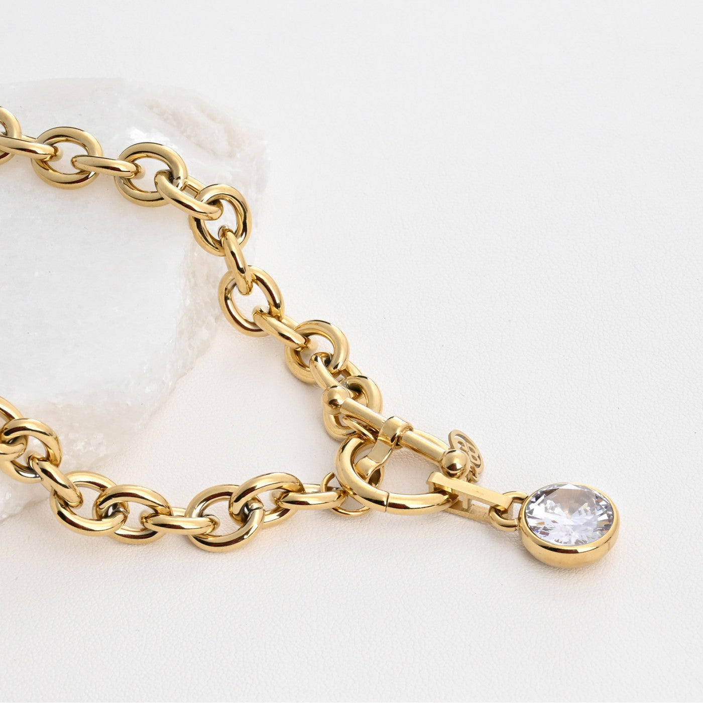 Steel necklace with links and zirconia